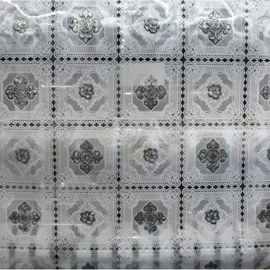 Клеенка силиконовая 1,0*20 м 0,6 мм белые круж квадраты с серебр завитками Baizheng (1/1)